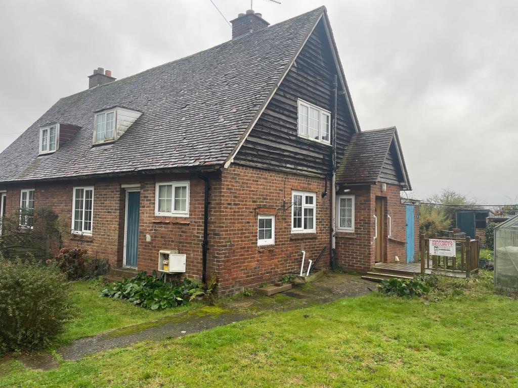 Lot: 49 - SEMI-DETACHED COTTAGE ON 0.4 ACRE PLOT - View of property